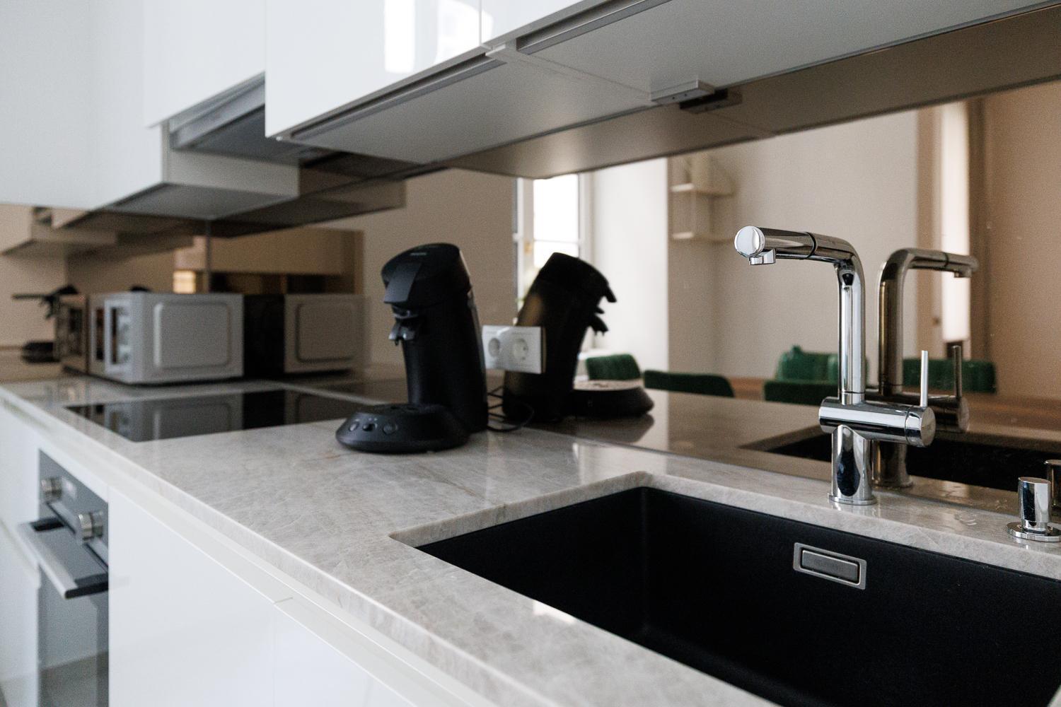 Ultra Spacious 3-bedroom 3-bath Steps From Vienna's Historic Heart Apartment Wien