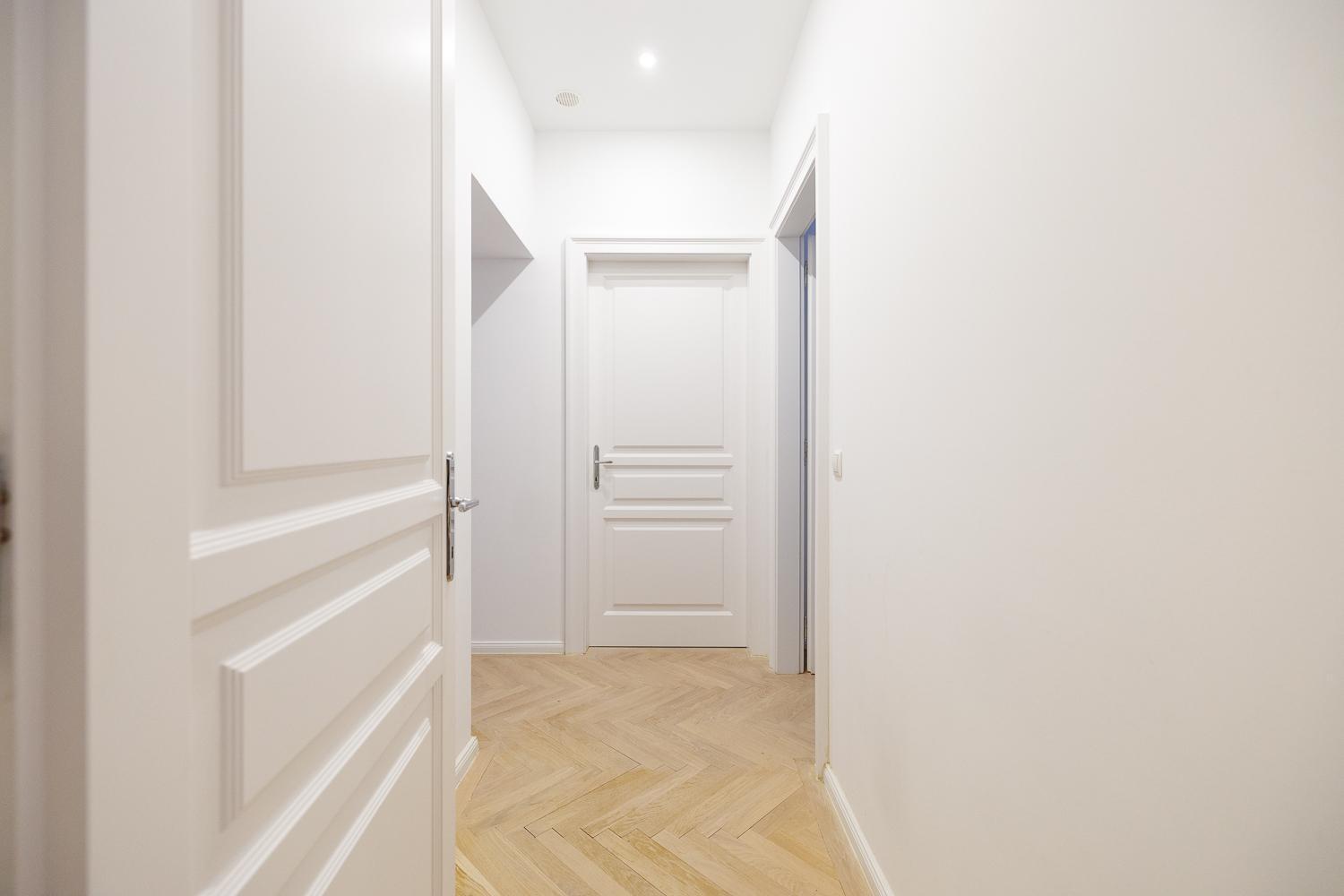 Ultra Spacious 3-bedroom 3-bath Steps From Vienna's Historic Heart Apartment Wien