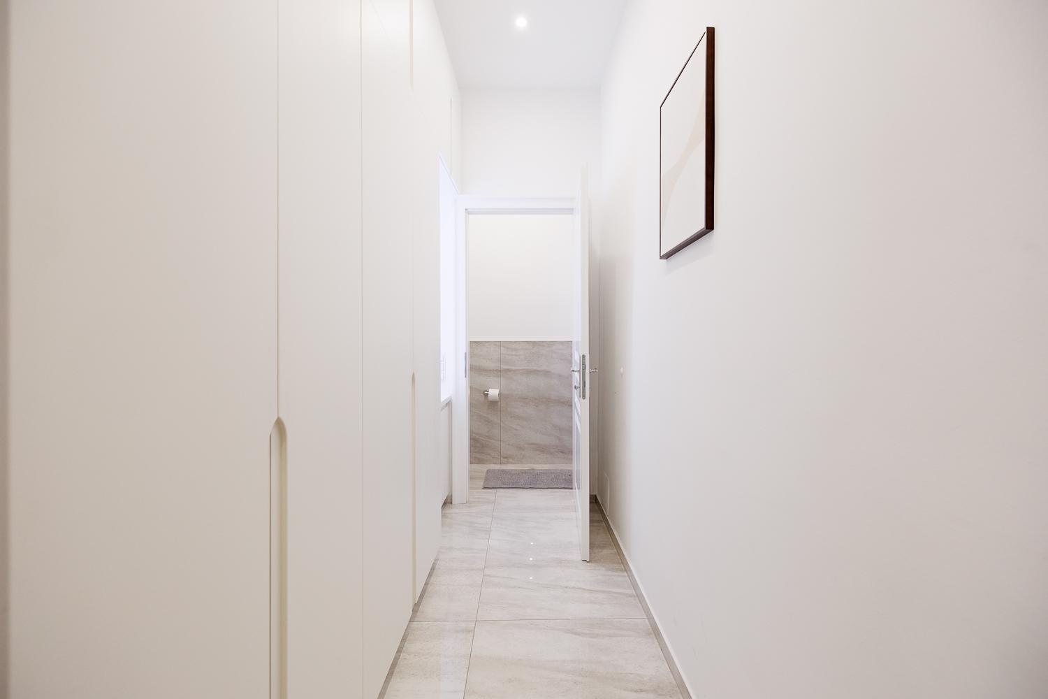 Ultra Spacious 3-bedroom 3-bath Steps From Vienna's Historic Heart Apartment Wien